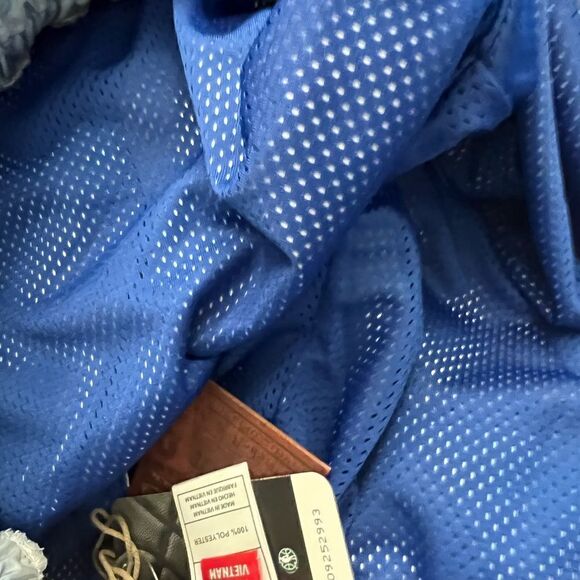 Mitchell & Ness NBA Hardwood Classics NWT  women’s Philadelphia 76 ers shorts. L - Picture 10 of 10